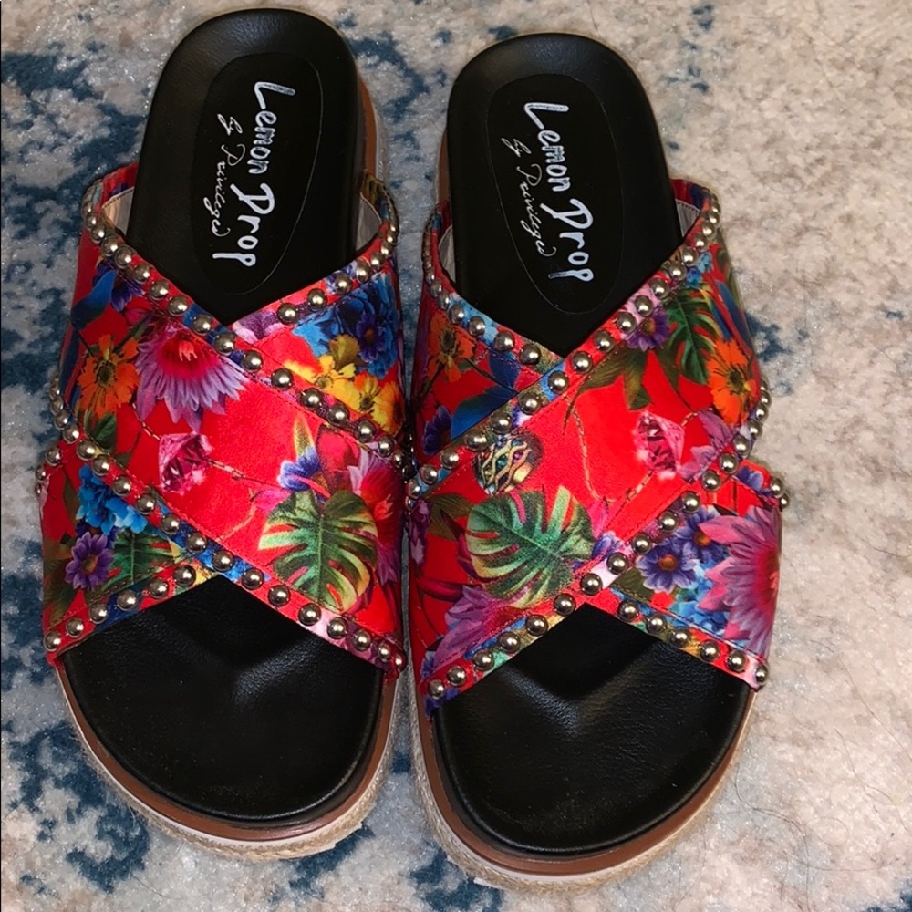 Lemon Drop Satin Floral Sandals size 9